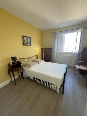 Bel appartement spacieux et lumineux de 70 m2 avec balcon et parking privé