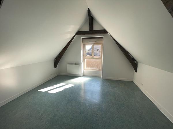 A LOUER LE LION D'ANGERS Appt T3 en Triplex de 47 m2 avec petite terrasse
