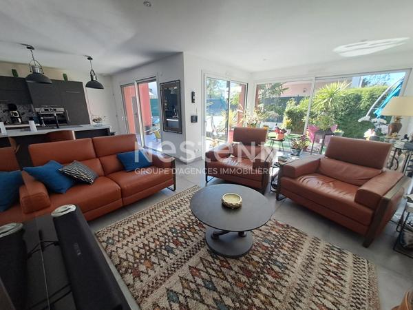 Maison contemporaine de 2018 à Rouillon avec suite parentale et vaste pièce de vie de 60m² proche commerces