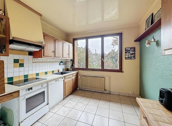 Maison familiale en impasse  Calme et nature à proximité immédiate de la coulée verte!