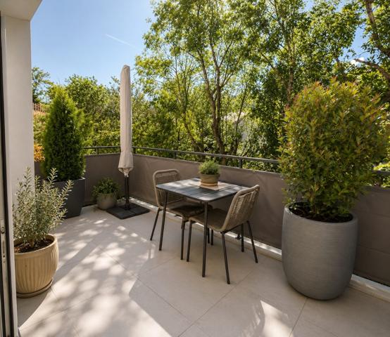 Appartement dernier étage T3 62m² - Balcon + Garage double (Echenevex 01170)