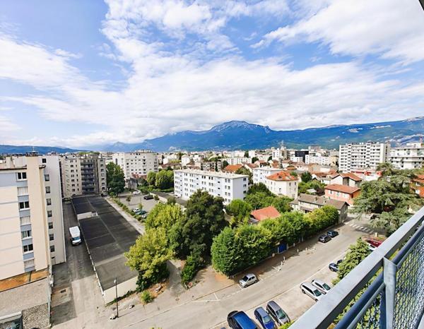 Appartement  T3 -66 m² -8/9 étages vue panoramique tous les massifs, balcon DPE D