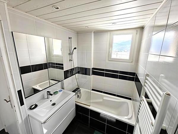 Appartement  T3 -66 m² -8/9 étages vue panoramique tous les massifs, balcon DPE D