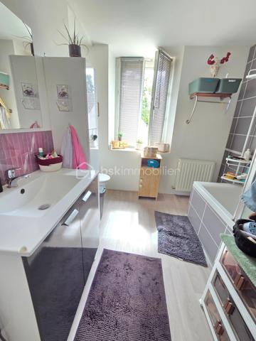 Maison de village de 113 m² avec terrain à Chaulgnes
Amoureux des coins de campagne, bordée par la forêt des Bertranges, située à deux pas des écoles, commerces et commodités de la jolie commune de Chaulgnes, nous vous présentons cette jolie maison de village de 113 m² habitables, implantée sur un terrain de 467 m². Elle propose 4 pièces dont 3 chambres, réparties comme suit : une entrée, un salon, un séjour, un dégagement, un WC, une cuisine, un cellier, un palier, deux chambres, une salle de bains, ainsi qu'une suite parentale avec sa salle d'eau privative.
Dès le rez-de-chaussée, l'entrée dessert un vaste salon-séjour de 37 m², lumineux et parfait pour recevoir. La cuisine aménagée et équipée de 12 m², accompagnée de son cellier attenant de 5 m², offre un espace fonctionnel pour le quotidien. Un dégagement et un WC indépendant complètent ce niveau.
Au premier étage, le palier de 7 m² dessert deux chambres de 10 m² chacune ainsi qu'une salle de bains de 6 m².
Au deuxième étage, une suite parentale de 24 m², avec sa propre salle d'eau, apporte un bel espace d'intimité, idéal pour se ressourcer à l'écart du reste de la maison.
Tous les sols de cette maison sont en travertin (entrée, salon, séjour) ou en carrelage (dégagement, wc, cuisine, cellier) ou encore en parquet (palier, chambres, salle de bains, suite parentale), elle comporte une isolation double vitrage PVC avec volets roulants motorisés, un chauffage au gaz avec une chaudière récente et entretenue ainsi qu'un poêle à bois pour de belles soirées au coin du feu.
Cette maison propose une partie de toiture en ardoise naturelle, une autre en tuiles plates et tuiles mécaniques terre cuite.
Côté extérieur, profitez d'une terrasse ainsi que d'une grande dépendance de 44m²,mais aussi  d'un jardin entretenu, entièrement clôturé, sur un terrain en deux parties pour un total de 467 m².

Les plus de cette maison : son emplacement à Chaulgnes, sa suite parentale indépendante au 2ème étage, son jardin entretenu et clôturé, sa dépendance et la diversité de ses systèmes de chauffage récemment renouvelés.
Des photos supplémentaires sont disponibles sur BSK IMMOBILIER, rubrique Nos conseillers, Olivier FRESLON.
Pour tout renseignement complémentaire ou pour une visite, contactez-moi au 07.62.78.13.13.

Ne passez pas à côté de cette opportunité à Chaulgnes, contactez-moi rapidement pour une visite !