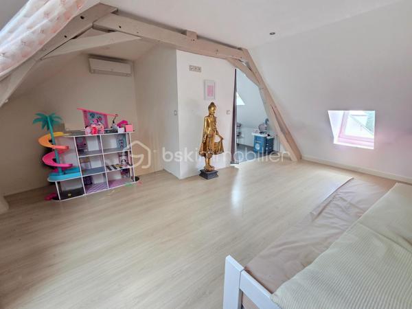 Maison de village de 113 m² avec terrain à Chaulgnes
Amoureux des coins de campagne, bordée par la forêt des Bertranges, située à deux pas des écoles, commerces et commodités de la jolie commune de Chaulgnes, nous vous présentons cette jolie maison de village de 113 m² habitables, implantée sur un terrain de 467 m². Elle propose 4 pièces dont 3 chambres, réparties comme suit : une entrée, un salon, un séjour, un dégagement, un WC, une cuisine, un cellier, un palier, deux chambres, une salle de bains, ainsi qu'une suite parentale avec sa salle d'eau privative.
Dès le rez-de-chaussée, l'entrée dessert un vaste salon-séjour de 37 m², lumineux et parfait pour recevoir. La cuisine aménagée et équipée de 12 m², accompagnée de son cellier attenant de 5 m², offre un espace fonctionnel pour le quotidien. Un dégagement et un WC indépendant complètent ce niveau.
Au premier étage, le palier de 7 m² dessert deux chambres de 10 m² chacune ainsi qu'une salle de bains de 6 m².
Au deuxième étage, une suite parentale de 24 m², avec sa propre salle d'eau, apporte un bel espace d'intimité, idéal pour se ressourcer à l'écart du reste de la maison.
Tous les sols de cette maison sont en travertin (entrée, salon, séjour) ou en carrelage (dégagement, wc, cuisine, cellier) ou encore en parquet (palier, chambres, salle de bains, suite parentale), elle comporte une isolation double vitrage PVC avec volets roulants motorisés, un chauffage au gaz avec une chaudière récente et entretenue ainsi qu'un poêle à bois pour de belles soirées au coin du feu.
Cette maison propose une partie de toiture en ardoise naturelle, une autre en tuiles plates et tuiles mécaniques terre cuite.
Côté extérieur, profitez d'une terrasse ainsi que d'une grande dépendance de 44m²,mais aussi  d'un jardin entretenu, entièrement clôturé, sur un terrain en deux parties pour un total de 467 m².

Les plus de cette maison : son emplacement à Chaulgnes, sa suite parentale indépendante au 2ème étage, son jardin entretenu et clôturé, sa dépendance et la diversité de ses systèmes de chauffage récemment renouvelés.
Des photos supplémentaires sont disponibles sur BSK IMMOBILIER, rubrique Nos conseillers, Olivier FRESLON.
Pour tout renseignement complémentaire ou pour une visite, contactez-moi au 07.62.78.13.13.

Ne passez pas à côté de cette opportunité à Chaulgnes, contactez-moi rapidement pour une visite !