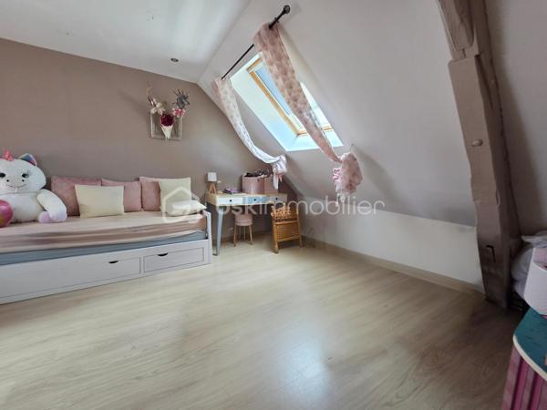 Maison de village de 113 m² avec terrain à Chaulgnes
Amoureux des coins de campagne, bordée par la forêt des Bertranges, située à deux pas des écoles, commerces et commodités de la jolie commune de Chaulgnes, nous vous présentons cette jolie maison de village de 113 m² habitables, implantée sur un terrain de 467 m². Elle propose 4 pièces dont 3 chambres, réparties comme suit : une entrée, un salon, un séjour, un dégagement, un WC, une cuisine, un cellier, un palier, deux chambres, une salle de bains, ainsi qu'une suite parentale avec sa salle d'eau privative.
Dès le rez-de-chaussée, l'entrée dessert un vaste salon-séjour de 37 m², lumineux et parfait pour recevoir. La cuisine aménagée et équipée de 12 m², accompagnée de son cellier attenant de 5 m², offre un espace fonctionnel pour le quotidien. Un dégagement et un WC indépendant complètent ce niveau.
Au premier étage, le palier de 7 m² dessert deux chambres de 10 m² chacune ainsi qu'une salle de bains de 6 m².
Au deuxième étage, une suite parentale de 24 m², avec sa propre salle d'eau, apporte un bel espace d'intimité, idéal pour se ressourcer à l'écart du reste de la maison.
Tous les sols de cette maison sont en travertin (entrée, salon, séjour) ou en carrelage (dégagement, wc, cuisine, cellier) ou encore en parquet (palier, chambres, salle de bains, suite parentale), elle comporte une isolation double vitrage PVC avec volets roulants motorisés, un chauffage au gaz avec une chaudière récente et entretenue ainsi qu'un poêle à bois pour de belles soirées au coin du feu.
Cette maison propose une partie de toiture en ardoise naturelle, une autre en tuiles plates et tuiles mécaniques terre cuite.
Côté extérieur, profitez d'une terrasse ainsi que d'une grande dépendance de 44m²,mais aussi  d'un jardin entretenu, entièrement clôturé, sur un terrain en deux parties pour un total de 467 m².

Les plus de cette maison : son emplacement à Chaulgnes, sa suite parentale indépendante au 2ème étage, son jardin entretenu et clôturé, sa dépendance et la diversité de ses systèmes de chauffage récemment renouvelés.
Des photos supplémentaires sont disponibles sur BSK IMMOBILIER, rubrique Nos conseillers, Olivier FRESLON.
Pour tout renseignement complémentaire ou pour une visite, contactez-moi au 07.62.78.13.13.

Ne passez pas à côté de cette opportunité à Chaulgnes, contactez-moi rapidement pour une visite !