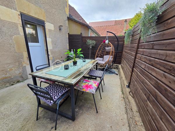 Maison de village de 113 m² avec terrain à Chaulgnes
Amoureux des coins de campagne, bordée par la forêt des Bertranges, située à deux pas des écoles, commerces et commodités de la jolie commune de Chaulgnes, nous vous présentons cette jolie maison de village de 113 m² habitables, implantée sur un terrain de 467 m². Elle propose 4 pièces dont 3 chambres, réparties comme suit : une entrée, un salon, un séjour, un dégagement, un WC, une cuisine, un cellier, un palier, deux chambres, une salle de bains, ainsi qu'une suite parentale avec sa salle d'eau privative.
Dès le rez-de-chaussée, l'entrée dessert un vaste salon-séjour de 37 m², lumineux et parfait pour recevoir. La cuisine aménagée et équipée de 12 m², accompagnée de son cellier attenant de 5 m², offre un espace fonctionnel pour le quotidien. Un dégagement et un WC indépendant complètent ce niveau.
Au premier étage, le palier de 7 m² dessert deux chambres de 10 m² chacune ainsi qu'une salle de bains de 6 m².
Au deuxième étage, une suite parentale de 24 m², avec sa propre salle d'eau, apporte un bel espace d'intimité, idéal pour se ressourcer à l'écart du reste de la maison.
Tous les sols de cette maison sont en travertin (entrée, salon, séjour) ou en carrelage (dégagement, wc, cuisine, cellier) ou encore en parquet (palier, chambres, salle de bains, suite parentale), elle comporte une isolation double vitrage PVC avec volets roulants motorisés, un chauffage au gaz avec une chaudière récente et entretenue ainsi qu'un poêle à bois pour de belles soirées au coin du feu.
Cette maison propose une partie de toiture en ardoise naturelle, une autre en tuiles plates et tuiles mécaniques terre cuite.
Côté extérieur, profitez d'une terrasse ainsi que d'une grande dépendance de 44m²,mais aussi  d'un jardin entretenu, entièrement clôturé, sur un terrain en deux parties pour un total de 467 m².

Les plus de cette maison : son emplacement à Chaulgnes, sa suite parentale indépendante au 2ème étage, son jardin entretenu et clôturé, sa dépendance et la diversité de ses systèmes de chauffage récemment renouvelés.
Des photos supplémentaires sont disponibles sur BSK IMMOBILIER, rubrique Nos conseillers, Olivier FRESLON.
Pour tout renseignement complémentaire ou pour une visite, contactez-moi au 07.62.78.13.13.

Ne passez pas à côté de cette opportunité à Chaulgnes, contactez-moi rapidement pour une visite !
