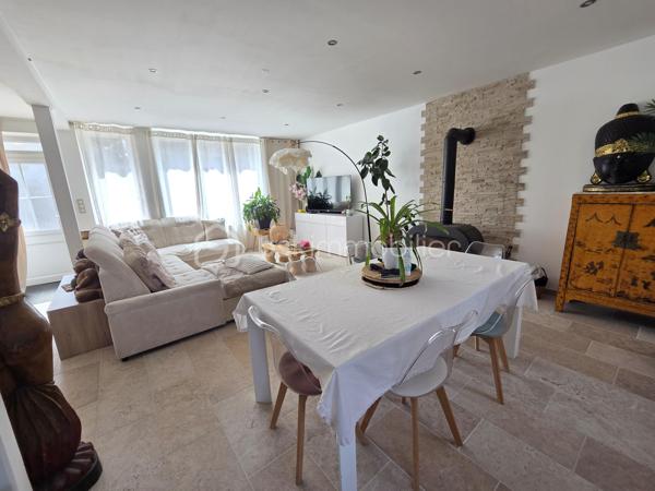 Maison de village de 113 m² avec terrain à Chaulgnes
Amoureux des coins de campagne, bordée par la forêt des Bertranges, située à deux pas des écoles, commerces et commodités de la jolie commune de Chaulgnes, nous vous présentons cette jolie maison de village de 113 m² habitables, implantée sur un terrain de 467 m². Elle propose 4 pièces dont 3 chambres, réparties comme suit : une entrée, un salon, un séjour, un dégagement, un WC, une cuisine, un cellier, un palier, deux chambres, une salle de bains, ainsi qu'une suite parentale avec sa salle d'eau privative.
Dès le rez-de-chaussée, l'entrée dessert un vaste salon-séjour de 37 m², lumineux et parfait pour recevoir. La cuisine aménagée et équipée de 12 m², accompagnée de son cellier attenant de 5 m², offre un espace fonctionnel pour le quotidien. Un dégagement et un WC indépendant complètent ce niveau.
Au premier étage, le palier de 7 m² dessert deux chambres de 10 m² chacune ainsi qu'une salle de bains de 6 m².
Au deuxième étage, une suite parentale de 24 m², avec sa propre salle d'eau, apporte un bel espace d'intimité, idéal pour se ressourcer à l'écart du reste de la maison.
Tous les sols de cette maison sont en travertin (entrée, salon, séjour) ou en carrelage (dégagement, wc, cuisine, cellier) ou encore en parquet (palier, chambres, salle de bains, suite parentale), elle comporte une isolation double vitrage PVC avec volets roulants motorisés, un chauffage au gaz avec une chaudière récente et entretenue ainsi qu'un poêle à bois pour de belles soirées au coin du feu.
Cette maison propose une partie de toiture en ardoise naturelle, une autre en tuiles plates et tuiles mécaniques terre cuite.
Côté extérieur, profitez d'une terrasse ainsi que d'une grande dépendance de 44m²,mais aussi  d'un jardin entretenu, entièrement clôturé, sur un terrain en deux parties pour un total de 467 m².

Les plus de cette maison : son emplacement à Chaulgnes, sa suite parentale indépendante au 2ème étage, son jardin entretenu et clôturé, sa dépendance et la diversité de ses systèmes de chauffage récemment renouvelés.
Des photos supplémentaires sont disponibles sur BSK IMMOBILIER, rubrique Nos conseillers, Olivier FRESLON.
Pour tout renseignement complémentaire ou pour une visite, contactez-moi au 07.62.78.13.13.

Ne passez pas à côté de cette opportunité à Chaulgnes, contactez-moi rapidement pour une visite !