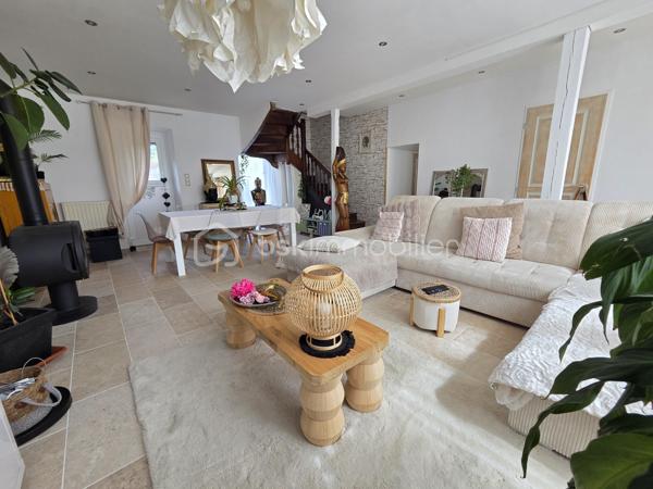 Maison de village de 113 m² avec terrain à Chaulgnes
Amoureux des coins de campagne, bordée par la forêt des Bertranges, située à deux pas des écoles, commerces et commodités de la jolie commune de Chaulgnes, nous vous présentons cette jolie maison de village de 113 m² habitables, implantée sur un terrain de 467 m². Elle propose 4 pièces dont 3 chambres, réparties comme suit : une entrée, un salon, un séjour, un dégagement, un WC, une cuisine, un cellier, un palier, deux chambres, une salle de bains, ainsi qu'une suite parentale avec sa salle d'eau privative.
Dès le rez-de-chaussée, l'entrée dessert un vaste salon-séjour de 37 m², lumineux et parfait pour recevoir. La cuisine aménagée et équipée de 12 m², accompagnée de son cellier attenant de 5 m², offre un espace fonctionnel pour le quotidien. Un dégagement et un WC indépendant complètent ce niveau.
Au premier étage, le palier de 7 m² dessert deux chambres de 10 m² chacune ainsi qu'une salle de bains de 6 m².
Au deuxième étage, une suite parentale de 24 m², avec sa propre salle d'eau, apporte un bel espace d'intimité, idéal pour se ressourcer à l'écart du reste de la maison.
Tous les sols de cette maison sont en travertin (entrée, salon, séjour) ou en carrelage (dégagement, wc, cuisine, cellier) ou encore en parquet (palier, chambres, salle de bains, suite parentale), elle comporte une isolation double vitrage PVC avec volets roulants motorisés, un chauffage au gaz avec une chaudière récente et entretenue ainsi qu'un poêle à bois pour de belles soirées au coin du feu.
Cette maison propose une partie de toiture en ardoise naturelle, une autre en tuiles plates et tuiles mécaniques terre cuite.
Côté extérieur, profitez d'une terrasse ainsi que d'une grande dépendance de 44m²,mais aussi  d'un jardin entretenu, entièrement clôturé, sur un terrain en deux parties pour un total de 467 m².

Les plus de cette maison : son emplacement à Chaulgnes, sa suite parentale indépendante au 2ème étage, son jardin entretenu et clôturé, sa dépendance et la diversité de ses systèmes de chauffage récemment renouvelés.
Des photos supplémentaires sont disponibles sur BSK IMMOBILIER, rubrique Nos conseillers, Olivier FRESLON.
Pour tout renseignement complémentaire ou pour une visite, contactez-moi au 07.62.78.13.13.

Ne passez pas à côté de cette opportunité à Chaulgnes, contactez-moi rapidement pour une visite !