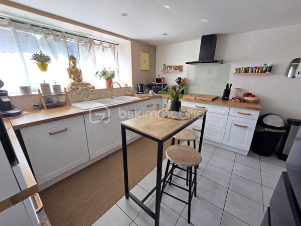 Maison de village de 113 m² avec terrain à Chaulgnes
Amoureux des coins de campagne, bordée par la forêt des Bertranges, située à deux pas des écoles, commerces et commodités de la jolie commune de Chaulgnes, nous vous présentons cette jolie maison de village de 113 m² habitables, implantée sur un terrain de 467 m². Elle propose 4 pièces dont 3 chambres, réparties comme suit : une entrée, un salon, un séjour, un dégagement, un WC, une cuisine, un cellier, un palier, deux chambres, une salle de bains, ainsi qu'une suite parentale avec sa salle d'eau privative.
Dès le rez-de-chaussée, l'entrée dessert un vaste salon-séjour de 37 m², lumineux et parfait pour recevoir. La cuisine aménagée et équipée de 12 m², accompagnée de son cellier attenant de 5 m², offre un espace fonctionnel pour le quotidien. Un dégagement et un WC indépendant complètent ce niveau.
Au premier étage, le palier de 7 m² dessert deux chambres de 10 m² chacune ainsi qu'une salle de bains de 6 m².
Au deuxième étage, une suite parentale de 24 m², avec sa propre salle d'eau, apporte un bel espace d'intimité, idéal pour se ressourcer à l'écart du reste de la maison.
Tous les sols de cette maison sont en travertin (entrée, salon, séjour) ou en carrelage (dégagement, wc, cuisine, cellier) ou encore en parquet (palier, chambres, salle de bains, suite parentale), elle comporte une isolation double vitrage PVC avec volets roulants motorisés, un chauffage au gaz avec une chaudière récente et entretenue ainsi qu'un poêle à bois pour de belles soirées au coin du feu.
Cette maison propose une partie de toiture en ardoise naturelle, une autre en tuiles plates et tuiles mécaniques terre cuite.
Côté extérieur, profitez d'une terrasse ainsi que d'une grande dépendance de 44m²,mais aussi  d'un jardin entretenu, entièrement clôturé, sur un terrain en deux parties pour un total de 467 m².

Les plus de cette maison : son emplacement à Chaulgnes, sa suite parentale indépendante au 2ème étage, son jardin entretenu et clôturé, sa dépendance et la diversité de ses systèmes de chauffage récemment renouvelés.
Des photos supplémentaires sont disponibles sur BSK IMMOBILIER, rubrique Nos conseillers, Olivier FRESLON.
Pour tout renseignement complémentaire ou pour une visite, contactez-moi au 07.62.78.13.13.

Ne passez pas à côté de cette opportunité à Chaulgnes, contactez-moi rapidement pour une visite !