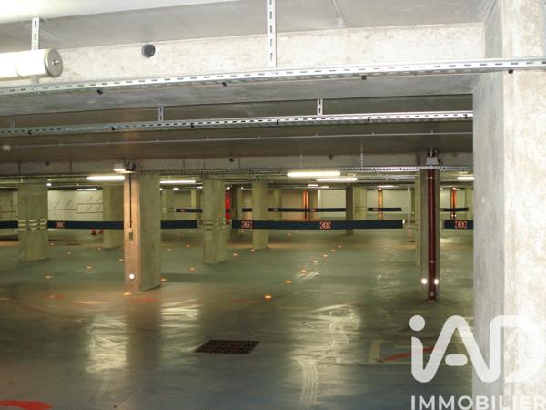 Parking à vendre 400 m² Paris 3