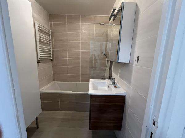 Appartement t2 terrasse cave et garage