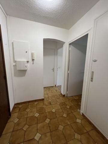 Appartement t2 terrasse cave et garage