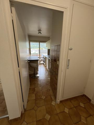 Appartement t2 terrasse cave et garage