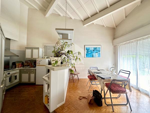 Maison d'architecte 4 faces sur sous sol - Piscine - Perpignan