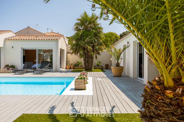 Villa contemporaine avec piscine et salle de cinéma privée, à deux pas du littoral
