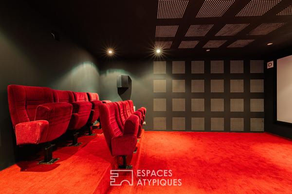 Villa contemporaine avec piscine et salle de cinéma privée, à deux pas du littoral