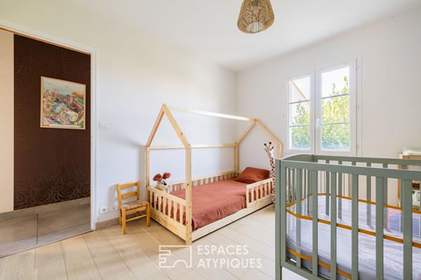 Villa contemporaine avec piscine et salle de cinéma privée, à deux pas du littoral