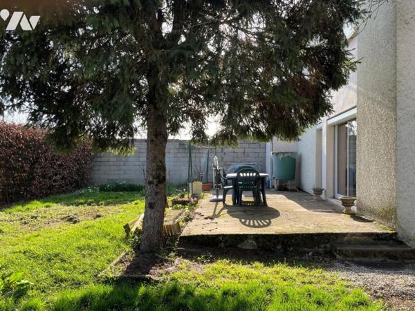 LONGVIC, maison d'habitation de type V/VI, sur 2 niveaux, avec 4 chambres, jumelé par le garage 
