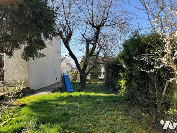 LONGVIC, maison d'habitation de type V/VI, sur 2 niveaux, avec 4 chambres, jumelé par le garage 