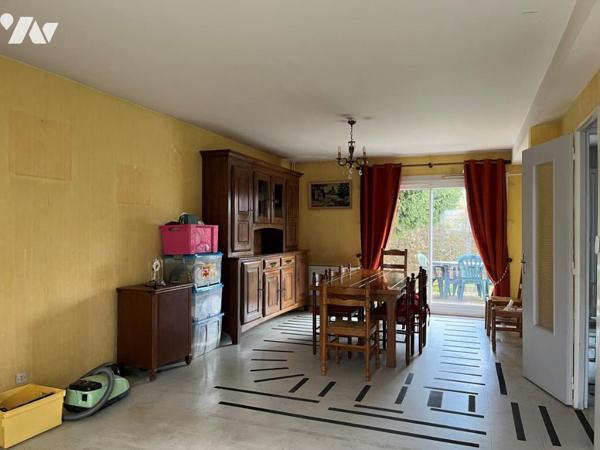 LONGVIC, maison d'habitation de type V/VI, sur 2 niveaux, avec 4 chambres, jumelé par le garage 