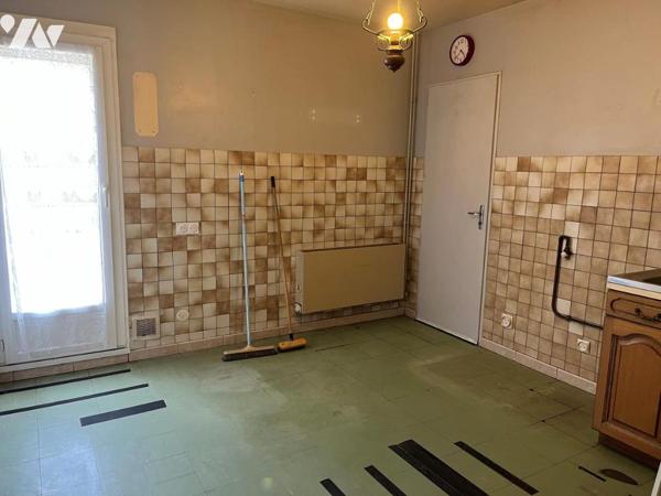 LONGVIC, maison d'habitation de type V/VI, sur 2 niveaux, avec 4 chambres, jumelé par le garage 