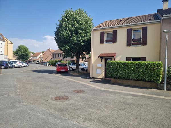 Maison à vendre à Combs la Ville - 3 Chambres.