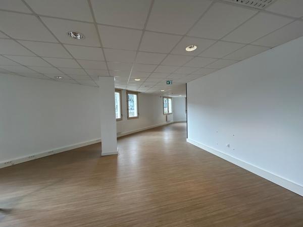 BUREAUX- A LOUER - ST NAZAIRE - GARE - 325 M2 - TERTIAIRE