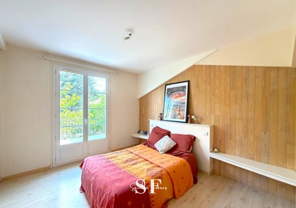 Maison 6 pièce(s) 4 chambre(s) 159 m²