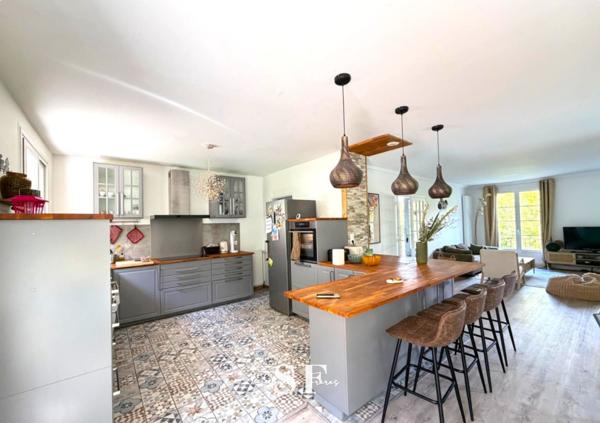 Maison 6 pièce(s) 4 chambre(s) 159 m²