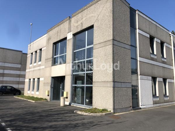 Bureaux situés en RDC d'un petit immeuble de bureaux ainsi que 9 places de parkings - Secteur: Grands Boulevards à proximité de lille par le Tramway - acces sécurisés.