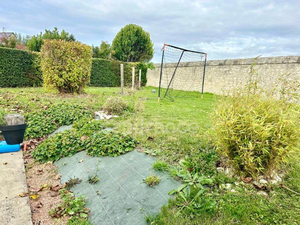 Maison à vendre 5 chambres - vie de plain-pied - jardin 1200m² - à 3 minutes de Doué-la-Fontaine