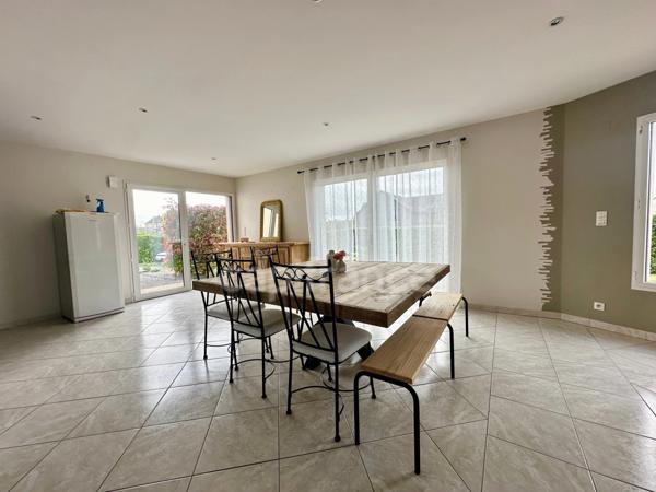 Maison à vendre 5 chambres - vie de plain-pied - jardin 1200m² - à 3 minutes de Doué-la-Fontaine
