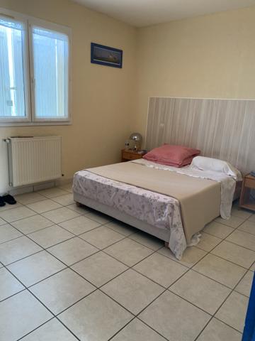 Maison
                                                                                                                                                                                                                                                                                                                        4 pièce(s)                                                                                                                                                                                                          3 chambre(s)                                                                                                                                                                                                          105  m²