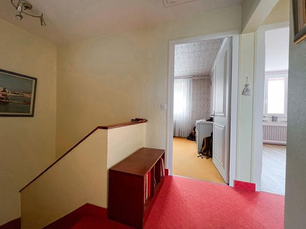 A vendre - Maison familiale de 123 m², 3 chambres, avec jardin sur belle parcelle de 600 m² avec garage et hangar de 115 m²