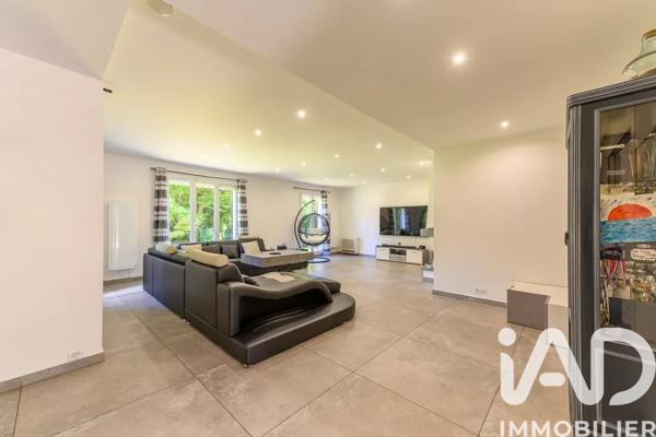 Maison à vendre 8 pièces 244,72 m² La Queue-en-Brie
