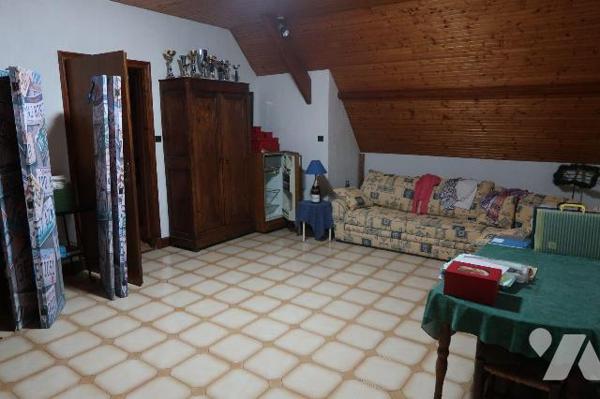 Dans impasse prox. toutes commodités, PAVILLON de 1976/77, d'env. 175m2, comprenant :
. en RC ...