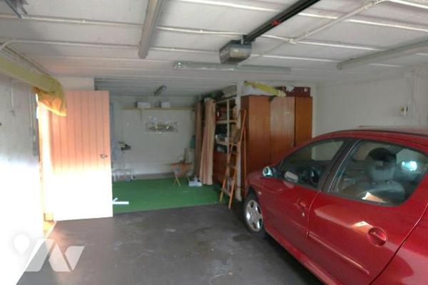 Dans impasse prox. toutes commodités, PAVILLON de 1976/77, d'env. 175m2, comprenant :
. en RC ...