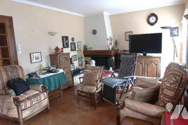 Dans impasse prox. toutes commodités, PAVILLON de 1976/77, d'env. 175m2, comprenant :
. en RC ...
