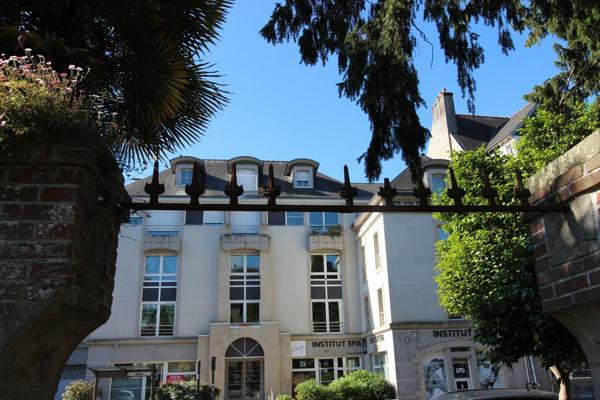 UN SUPERBE DUPLEX AVEC VUE SUR L'ODET, ASCENSEUR & GARAGE. - A QUIMPER Quimper CENTRE