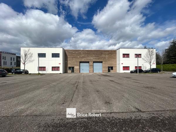 Bureaux à louer à Saint-Priest parc clos sécurisé accès grands axes