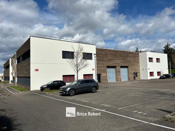 Bureaux à louer à Saint-Priest parc clos sécurisé accès grands axes