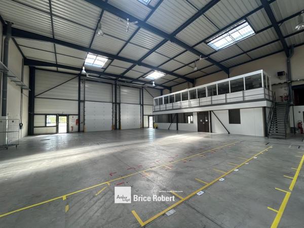 Bureaux à louer à Saint-Priest parc clos sécurisé accès grands axes