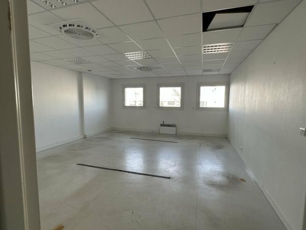 BUREAUX À LOUER DANS L'IMMEUBLE DE LA CHAMBRE DES MÉTIERS-PROCHES TOUTES COMMODITÉS