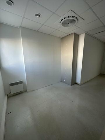BUREAUX À LOUER DANS L'IMMEUBLE DE LA CHAMBRE DES MÉTIERS-PROCHES TOUTES COMMODITÉS