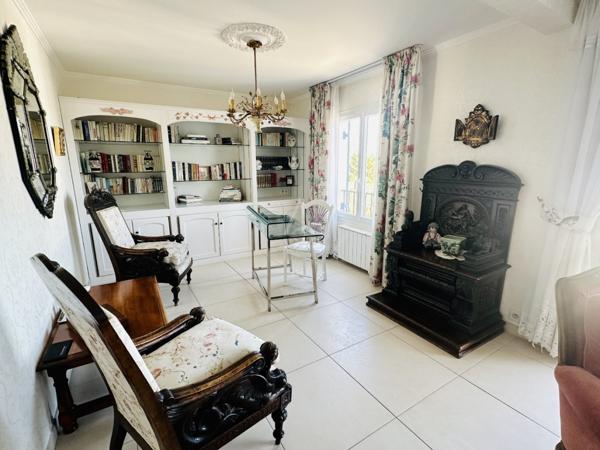 Hyères  Grand appartement traversant avec terrasses et garage