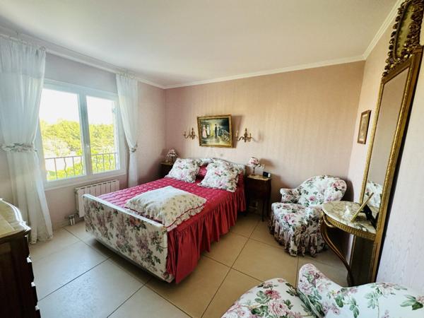 Hyères  Grand appartement traversant avec terrasses et garage