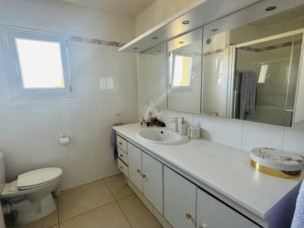 Hyères  Grand appartement traversant avec terrasses et garage