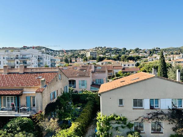 Hyères  Grand appartement traversant avec terrasses et garage