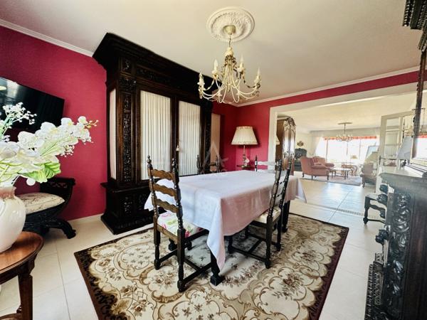 Hyères  Grand appartement traversant avec terrasses et garage